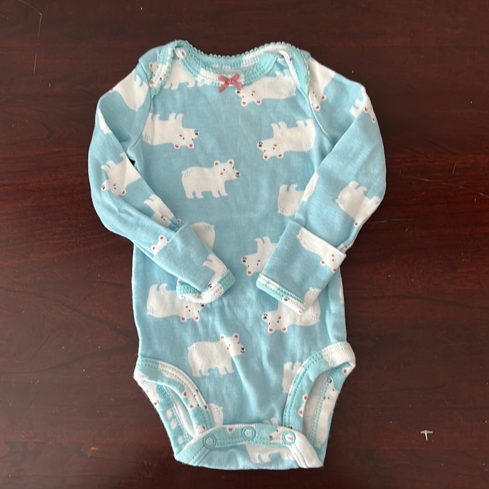 Newborn onesie 👶🏻